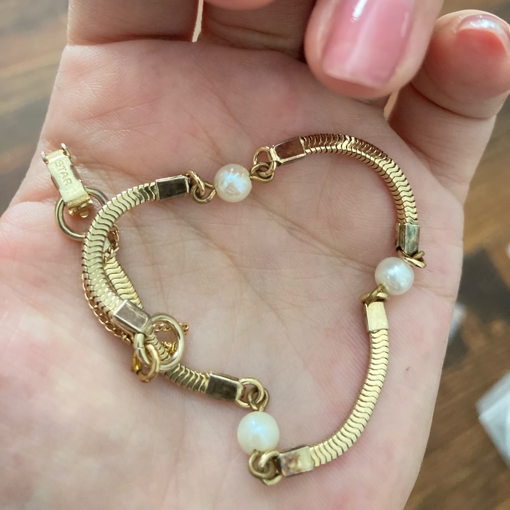 vintage bracelet with faux pearls signed STAR